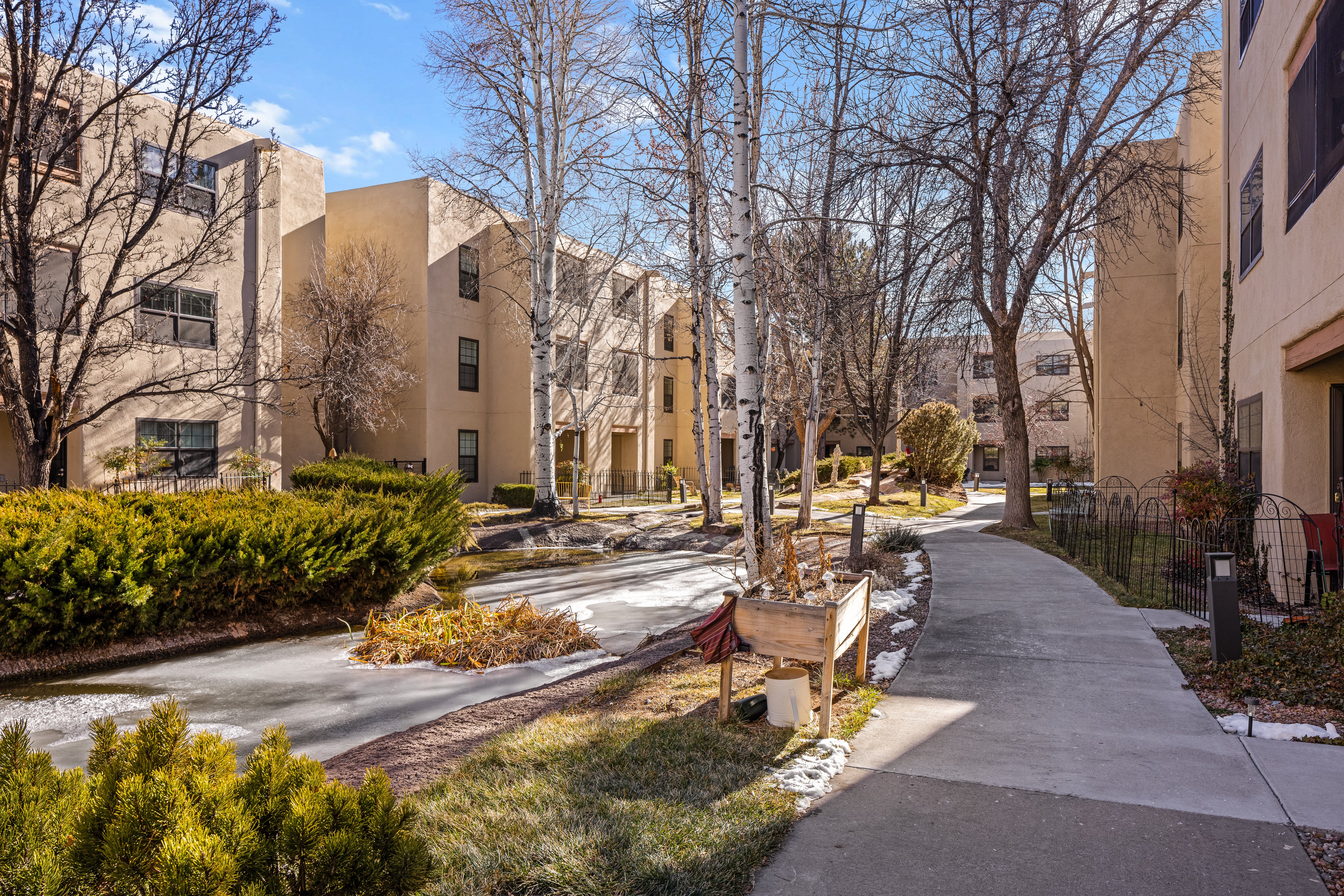 Santa-Fe-Outdoor Common Area-029